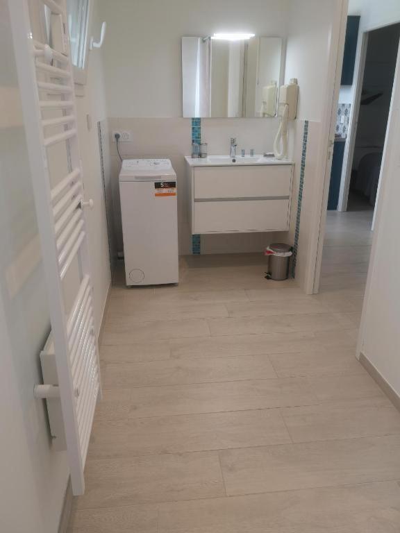 Place Alexandre Stanier Apt N 7 Avec Terrasse Анел Екстериор снимка